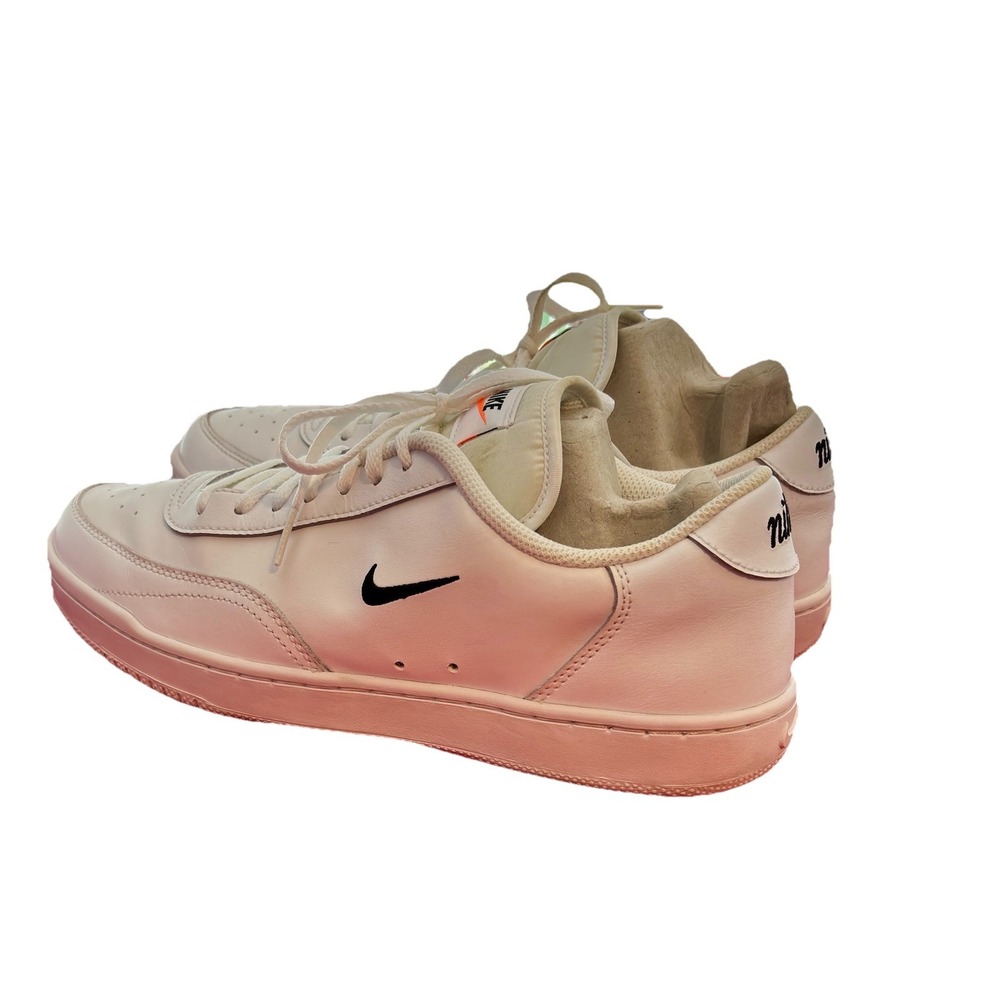 Nike size 9 White Mens CJ 1679-101 Excellent Condition Court Vantage Pickleball